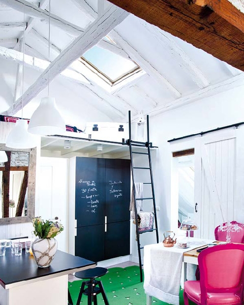 “Hô biến” gác mái 50m2 rực rỡ sắc màu - 7